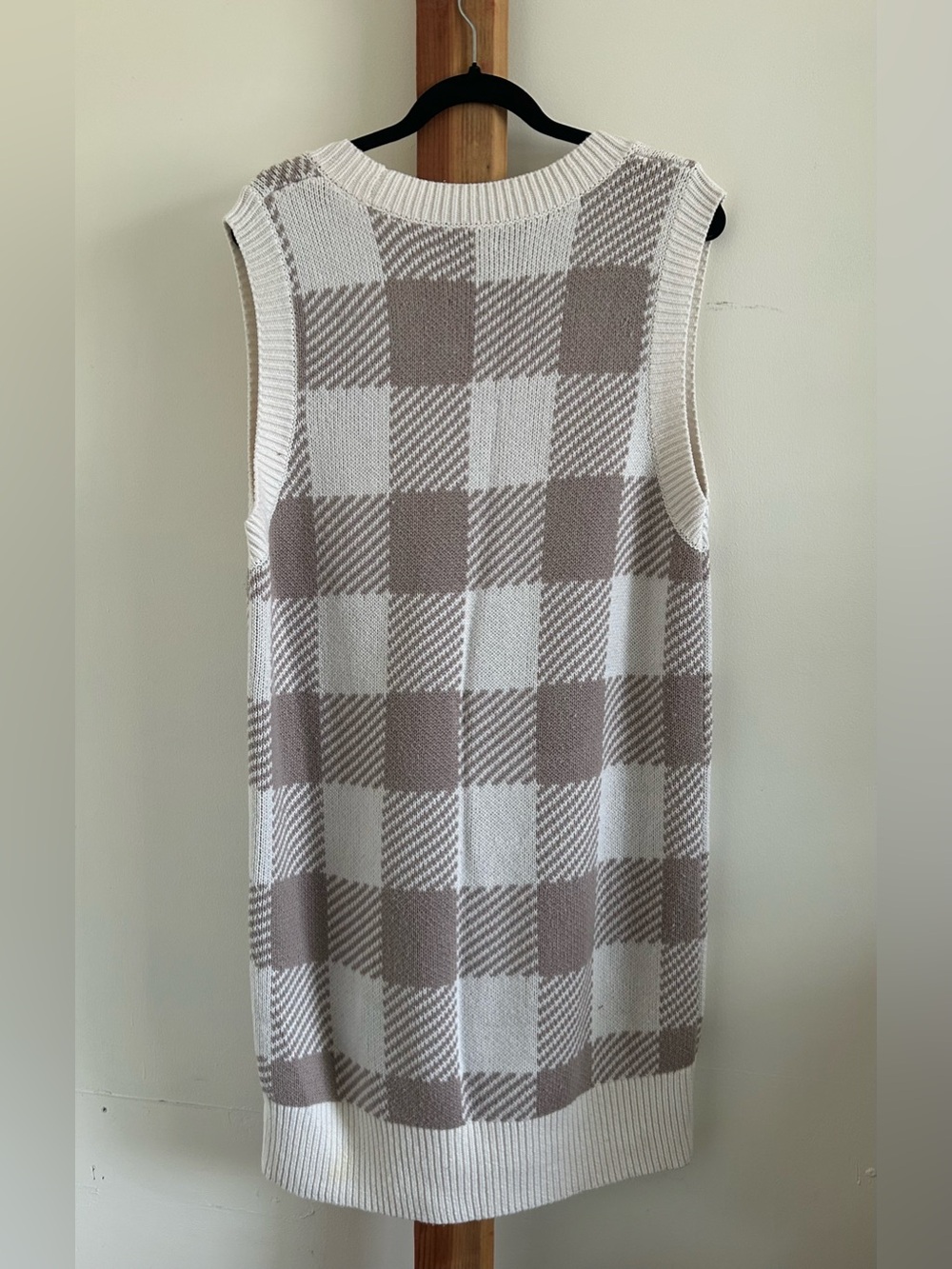 Abercrombie & Fitch Taupe and Cream Check V-Neck Sweater Vest - Picture 3 of 3
